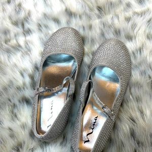 Girls Silver Nina Dress Shoes. Size 12.